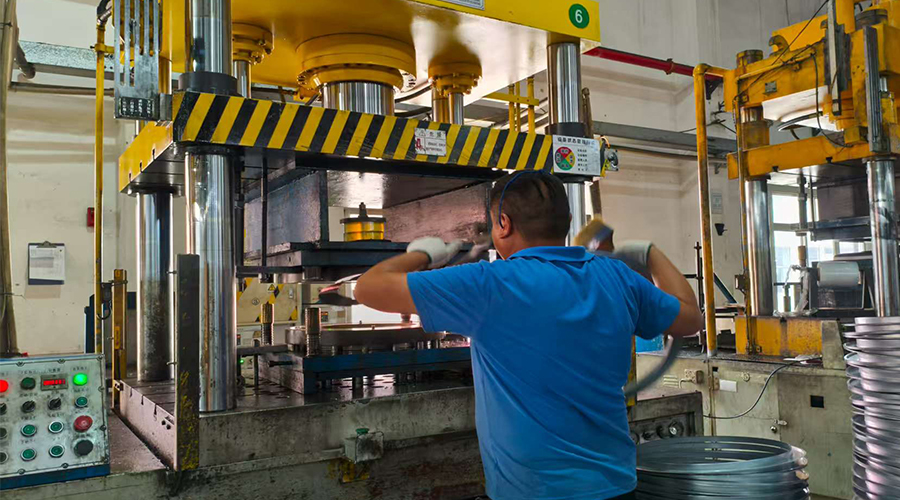 金環(huán)電器的滾筒干衣機(jī)如何適應(yīng)游艇、輪船等特殊海洋環(huán)境，確保高安全性和穩(wěn)定性？