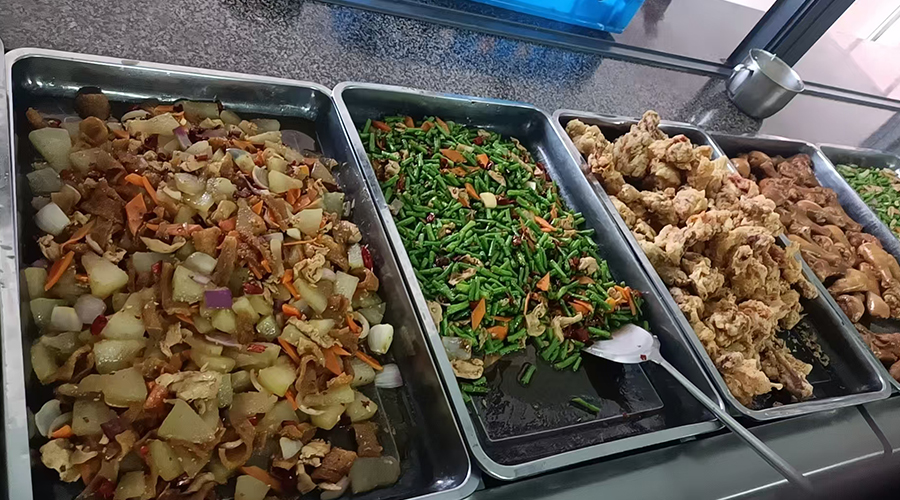 盛夏的來臨，金環(huán)電器關(guān)懷工人飲食