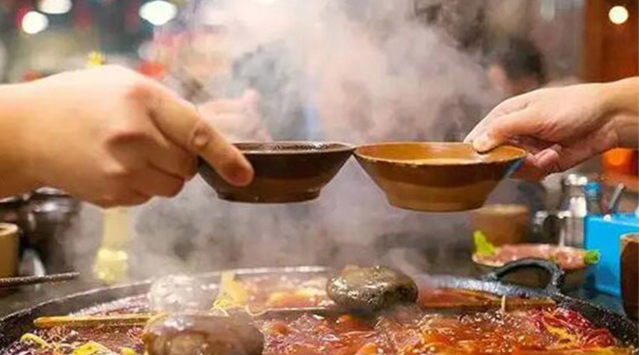 冬天火鍋團(tuán)建引來一身火鍋味  衣物烘干機(jī)化解職場尷尬！